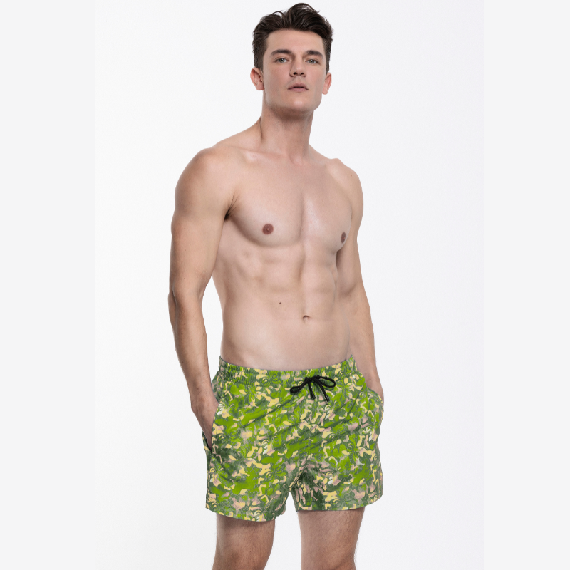Sumérgete en la jungla con nuestro Bañador Bermuda Jungle Camo Ungaro