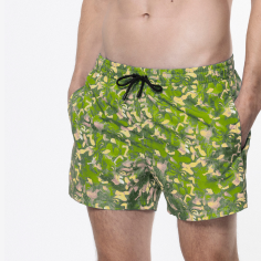 Sumérgete en la jungla con nuestro Bañador Bermuda Jungle Camo Ungaro